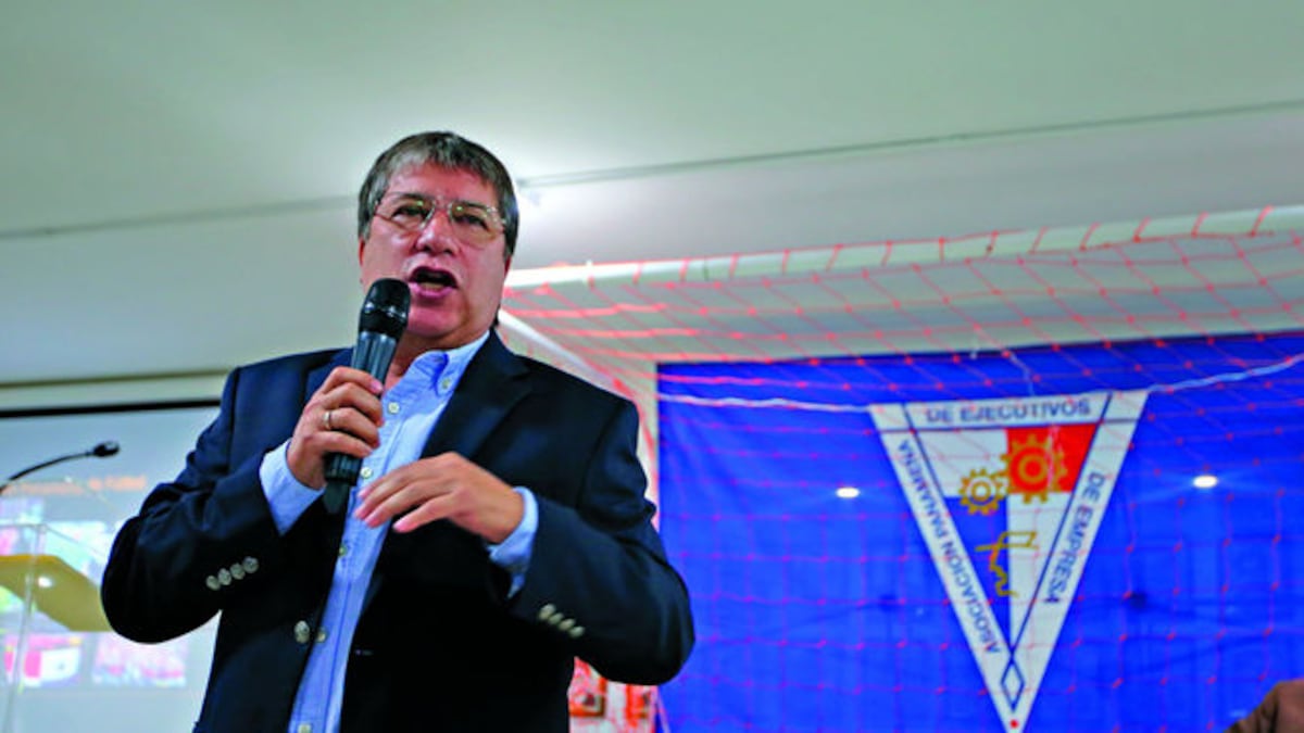 El técnico colombiano Hernán Darío Gómez habló por espacio de una hora el pasado viernes en la sede de Apede.