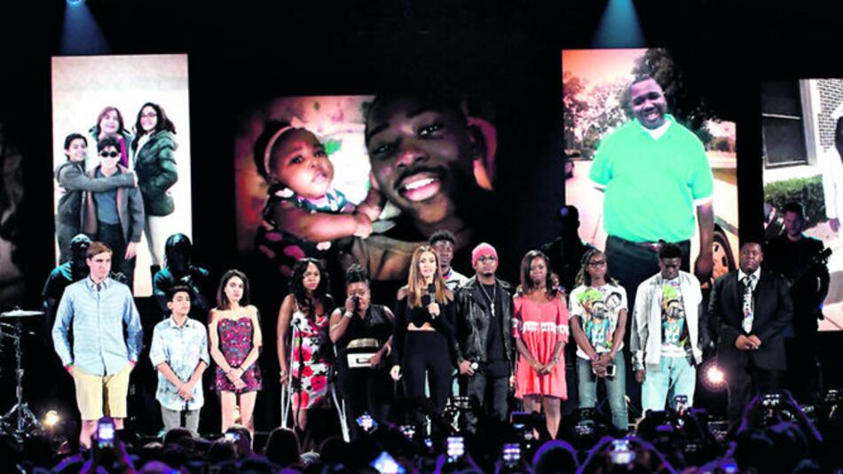 Jóvenes piden paz en la gala de los Teen Choice
