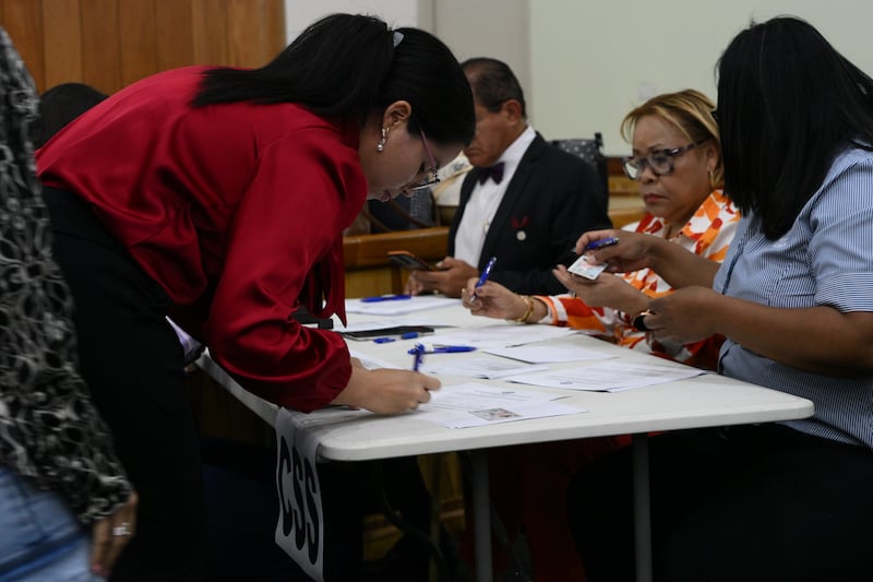 Casi 400 médicos logran plaza para internado tras proceso de ‘Viva Voz’