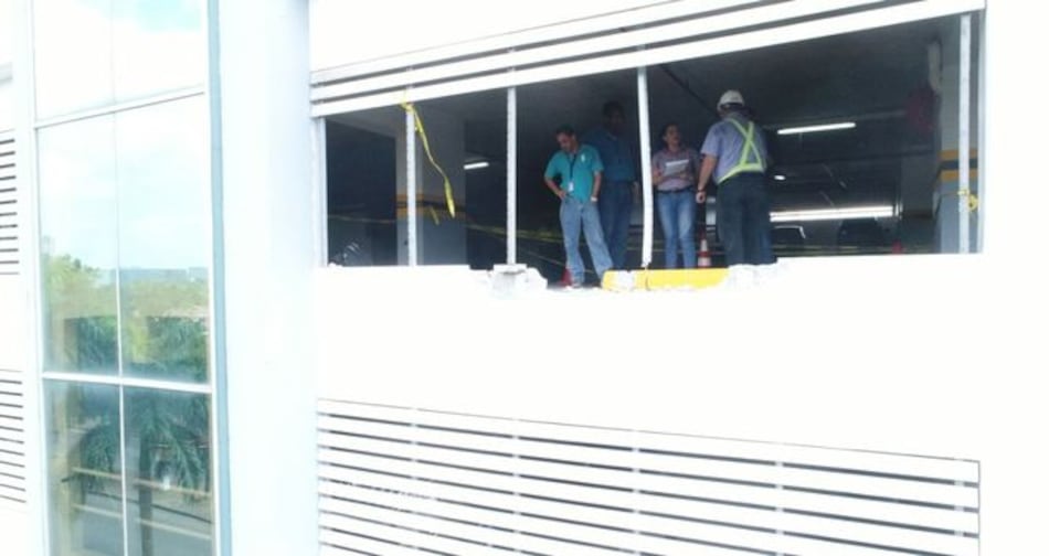 La fiscalía y los peritos de la Universidad Tecnológica inspeccionan el PH Breeze