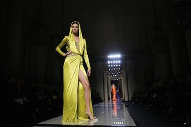 La Semana de la Alta Costura arranca con el desfile de Versace