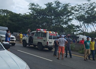 Recuperan ambulancia retenida por manifestantes