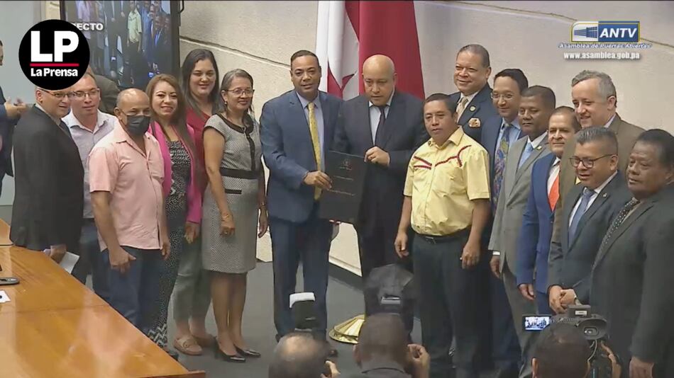 Gobiernos locales se aferran al beneficio de las licencias con sueldo; Ejecutivo y Corte decidirán