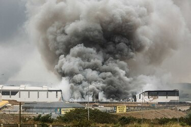 Ola de violencia y saqueos no cede y ya son 72 los muertos en Sudáfrica
