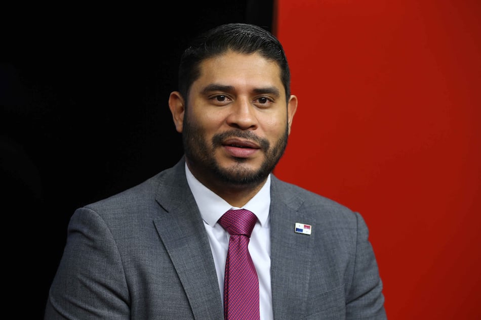 ‘La población nos puso aquí para cuestionar, indagar y fiscalizar’, dice el diputado Jhonathan Vega sobre el papel de la Comisión de Presupuesto