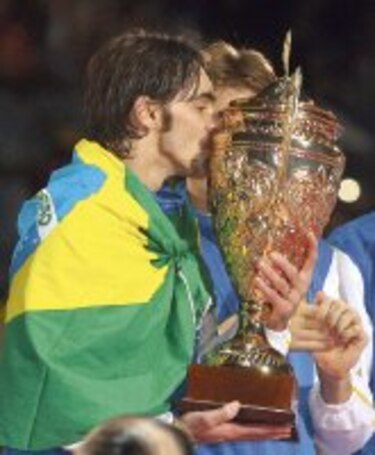 Brasil renueva su título