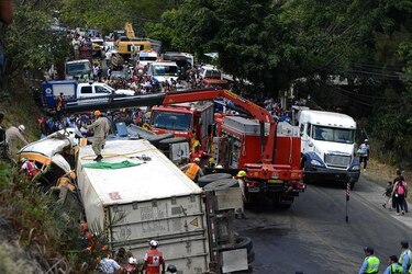 Accidente vial en Honduras deja 16 muertos y 34 heridos