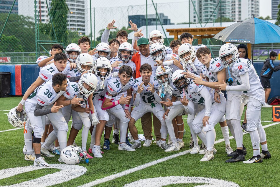 Eagles, Kolts, Raiders y Dragons triunfan en semifinales de la Kiwanis Football League