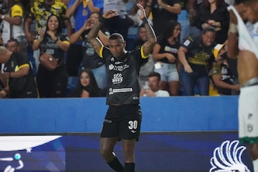 Carlos Small está feliz con su rendimiento y por el apoyo de sus compañeros