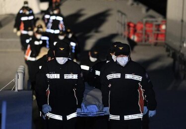Cifra de muertos tras naufragio de ferry surcoreano supera los 100