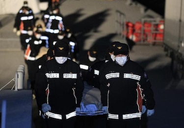 Cifra de muertos tras naufragio de ferry surcoreano supera los 100