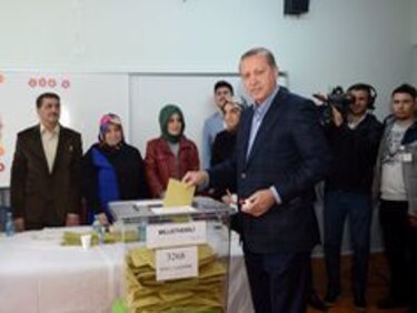 Los turcos votaron en masa en elecciones legislativas