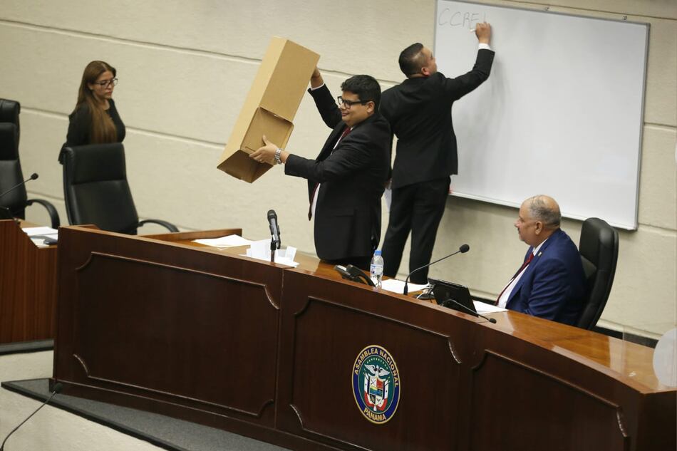 Diputados logran consenso en 13 comisiones; conformaron Credenciales y Gobierno a través del voto 