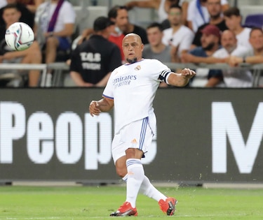 Roberto Carlos, el zurdo que sueña con un banquillo en el Real Madrid