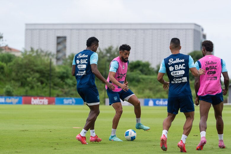 Panamá se impuso en El Salvador y ahora se alista para recibir a Surinam en el Rommel Fernández