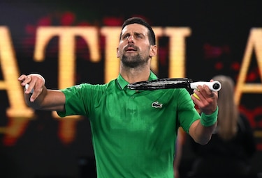 Mensik se retira y Djokovic avanza sin jugar en Australia