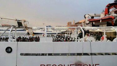 Países europeos acuerdan repartirse los 131 migrantes del barco 'Gregoretti'