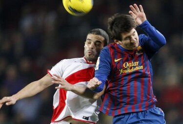 Futbolistas pueden sufrir daño cerebral por golpear balón con la cabeza