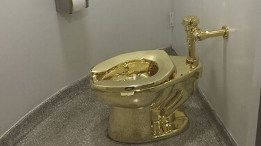 Inodoro en oro macizo es robado de casa señorial inglesa