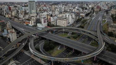 Confinada, Argentina recibe 1.6 millones más de vacunas anticovid