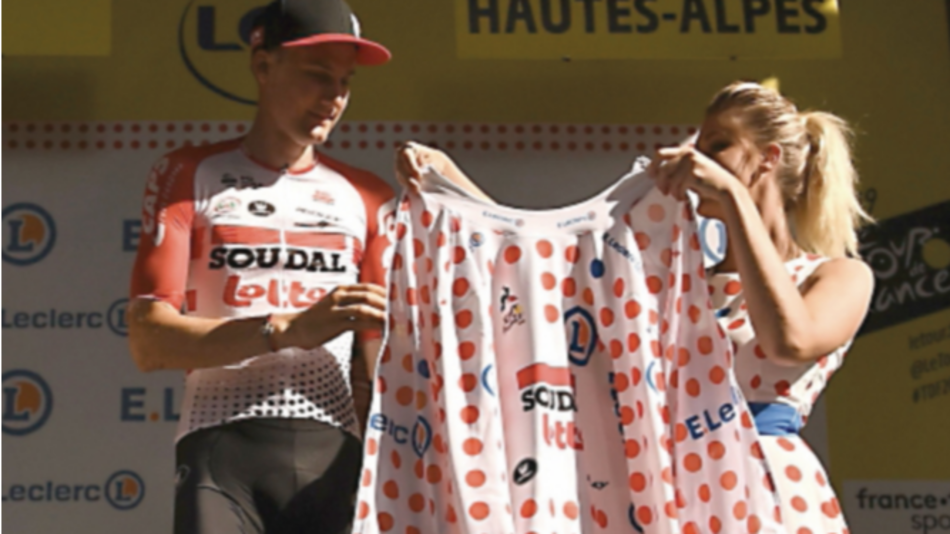 Activistas en contra de las azafatas en el Tour de Francia