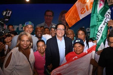 Cambio de banderas: Estos son los dirigentes y candidatos que ahora apoyan a Martín Torrijos