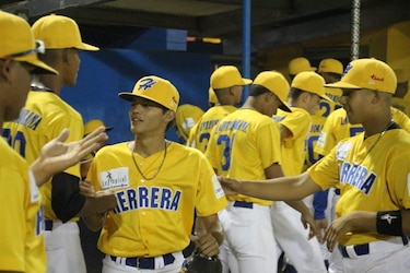 Herrera pinta de blanco a Coclé  y toma ventaja en la serie final 