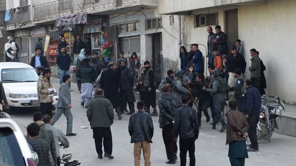 Comando irrumpe en hotel de Afganistán, hay 19 muertos