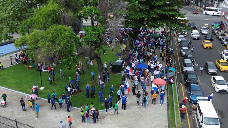 Protestas por pensiones y subsidios escolares paralizan vías en varias provincias