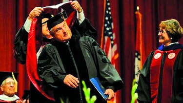 Polémica por relación de la Universidad de Arkansas con Martinelli
