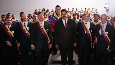 Maduro condecora a los cinco agentes cubanos liberados por EU