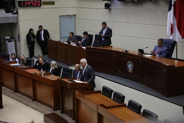 Presentan iniciativas para reorganizar la investigación nacional y la calificación de laboratorios de investigación