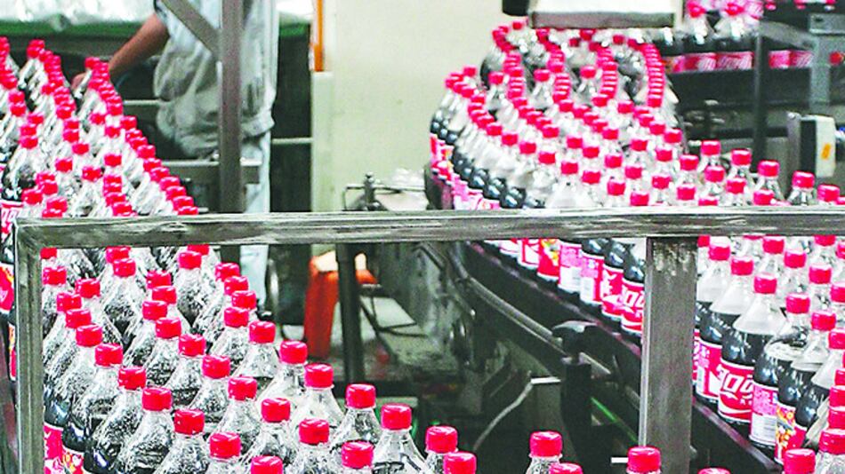 Dólar fuerte afecta a Coca-Cola