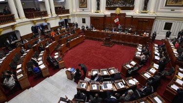 Congreso de Perú incorpora al reemplazante de Kenji Fujimori