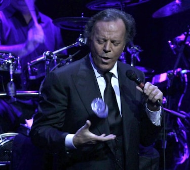 Julio Iglesias dice que ahora canta con más pasión que un chaval de 20 años