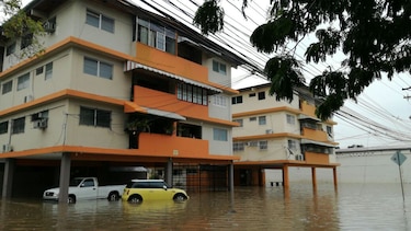 Se inundan varios sectores de la capital tras fuerte aguacero