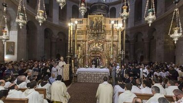 Santo Sepulcro de Jerusalén acoge a cientos en misa solemne de resurrección