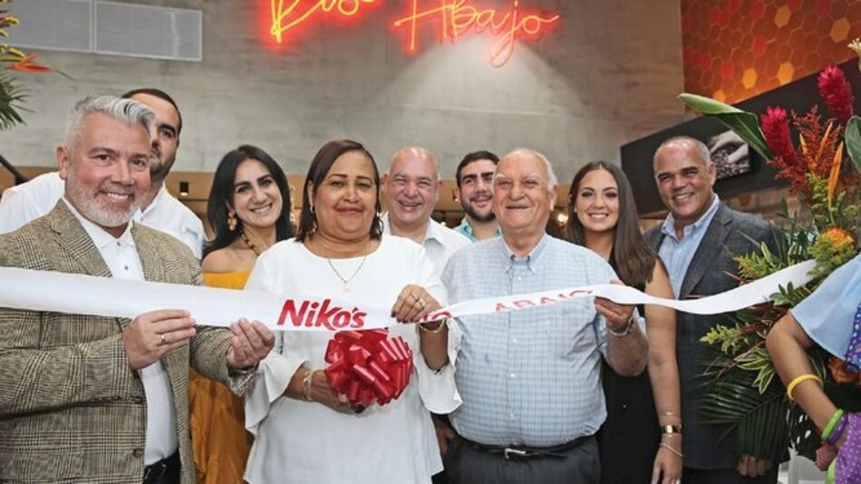 Apertura del nuevo Nikos en Río Abajo