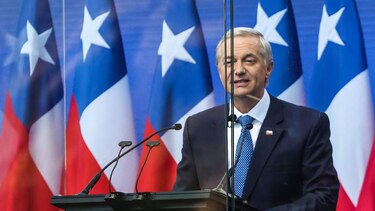 Quiénes son los 5 millones de ‘votantes obligados’ y cómo pueden incidir en las elecciones presidenciales de Chile