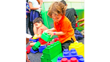 LA FIESTA DE BLOQUES LEGO