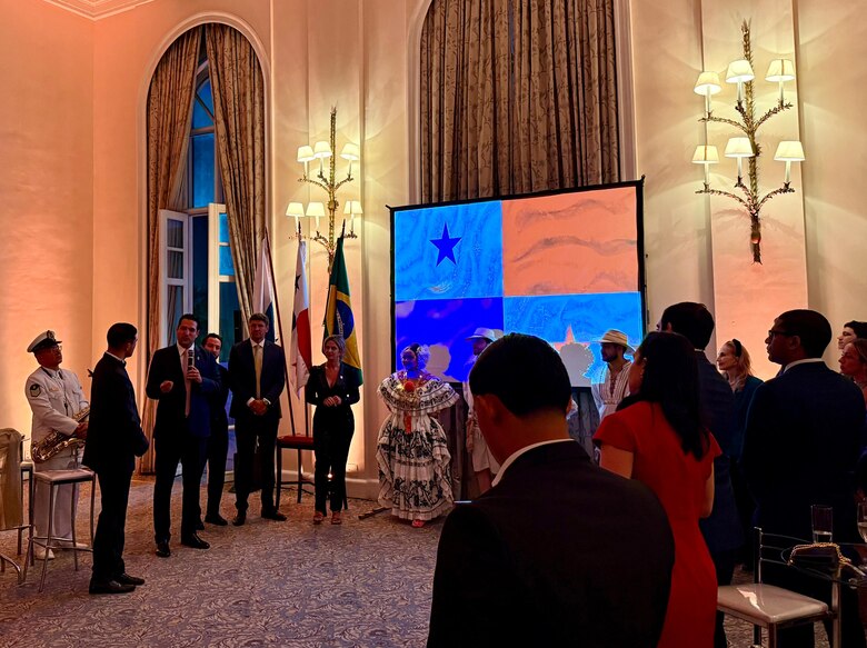 Summit 2025 en Río refuerza a Panamá como centro logístico y de inversión