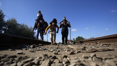 Unos 7 mil refugiados pasaron el lunes por Austria hacia Alemania
