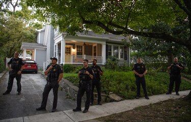 Joven de California es acusado de intentar asesinar a juez de la Corte Suprema de Estados Unidos
