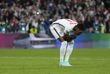 ‘No me disculparé jamás por ser quien soy’, dice el delantero inglés Rashford tras ataques racistas