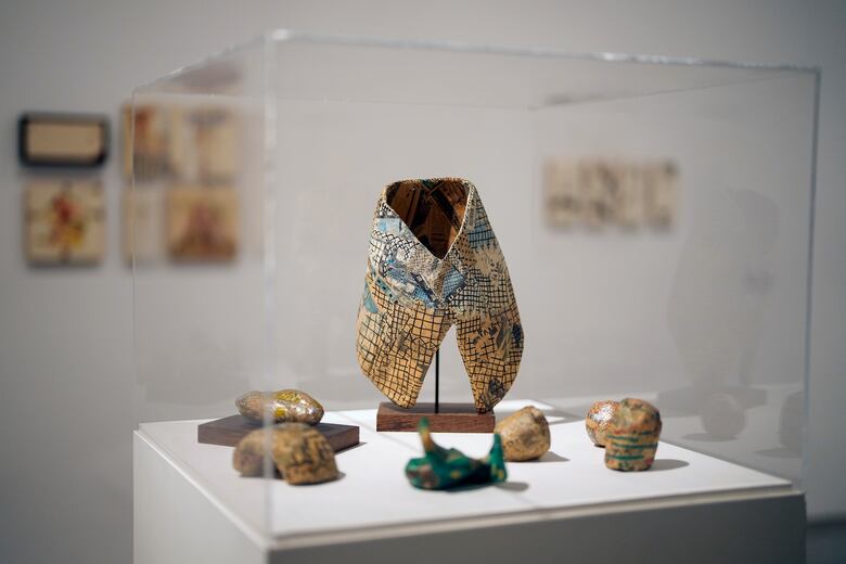 ‘Feminismo y feminidad’ marcan la muestra de la libanesa Huguette Caland en el Reina Sofía