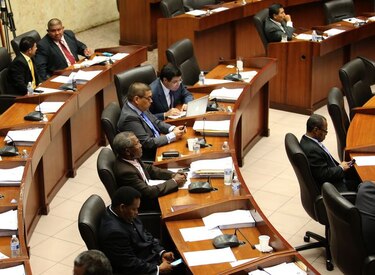 Diputados aún no reportan sus gastos de campaña
