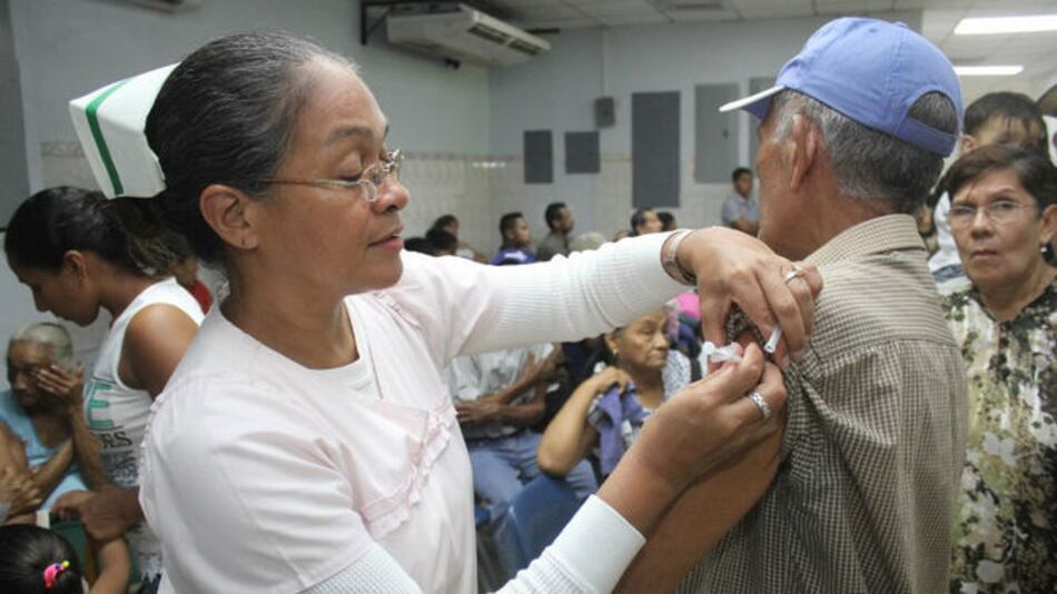Extienden horario de vacunación en policlínica de Arraiján