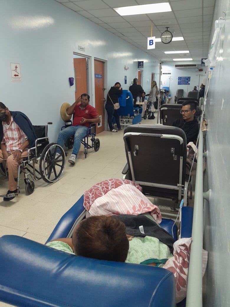 Pacientes en los pasillos: el desafío sin resolver en el Complejo Hospitalario