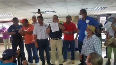 Anadepo decide romper el acuerdo firmado en Santiago; el Gobierno sí reconoce lo pactado y baja el combustible a $3.25 el galón