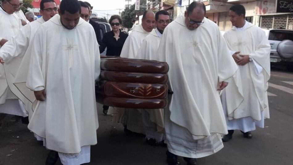 Realizan honras fúnebres del obispo emérito Fernando Torres Durán